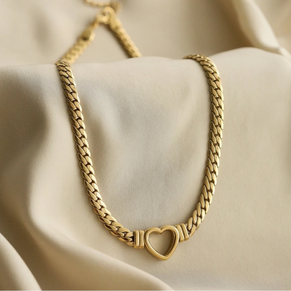 Elegant Heart Necklace - Picture 2 of 4